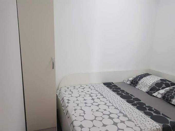 Sabljak Kornić Esterno foto